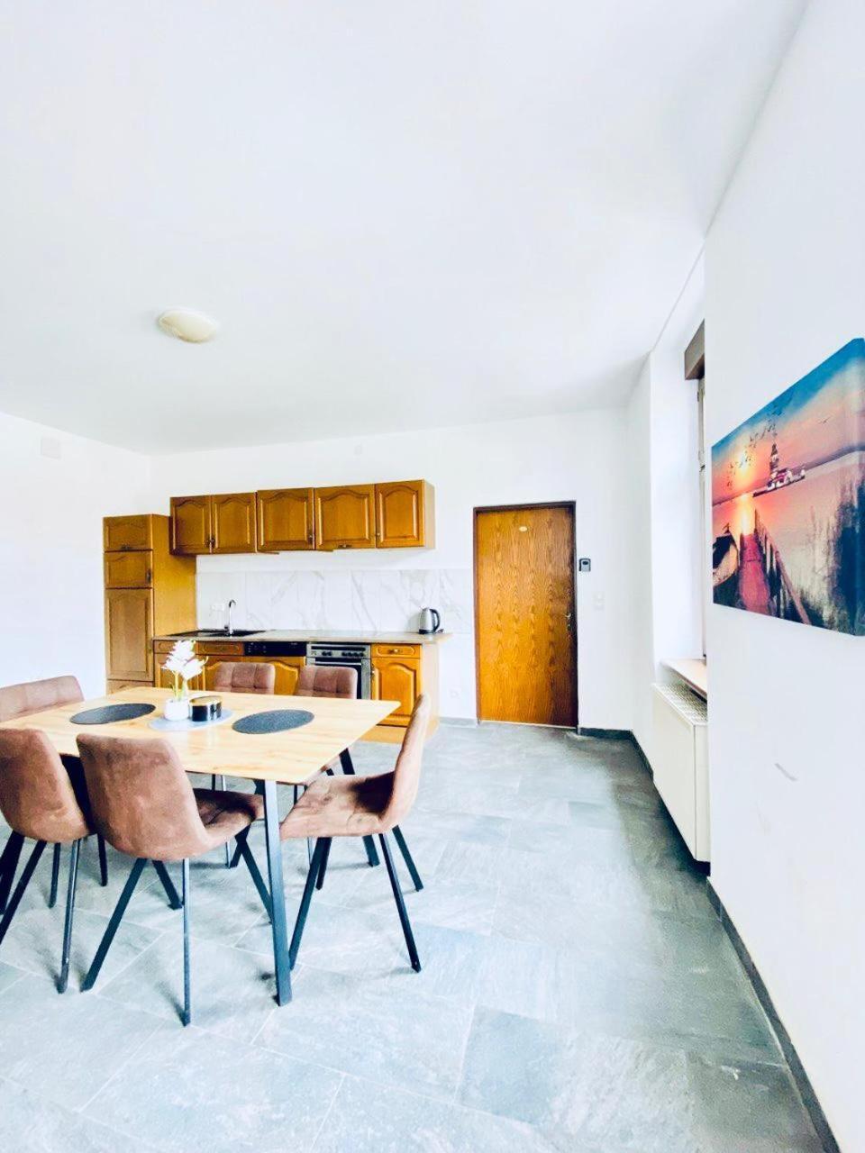 Spacious 4br Apt, Up To 15p 15min To Danube River Appartamento *
